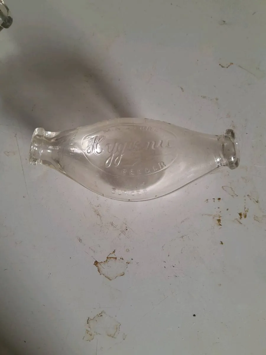 Two vintage feeding bottles - Image 3