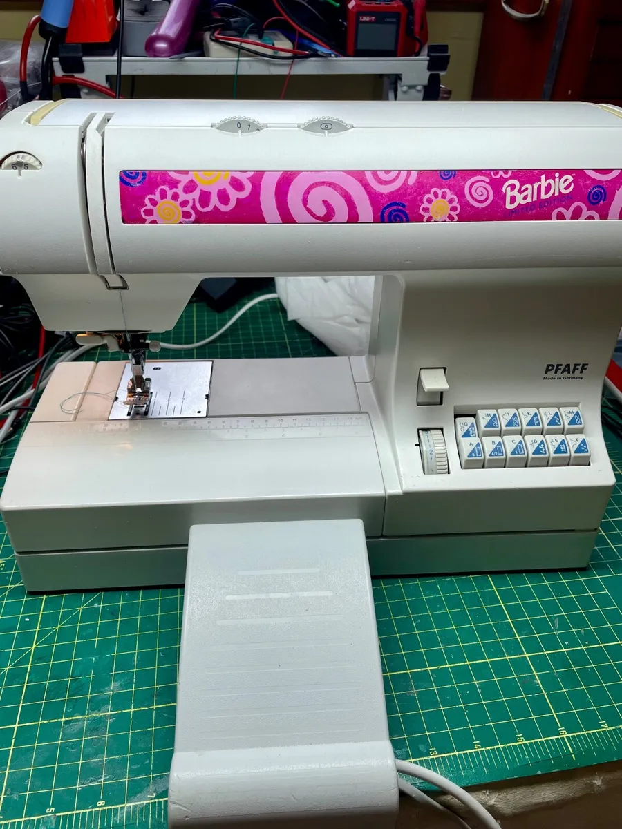 PFAFF Select 1540 Sewing Machine - Serviced - IDT - Image 2