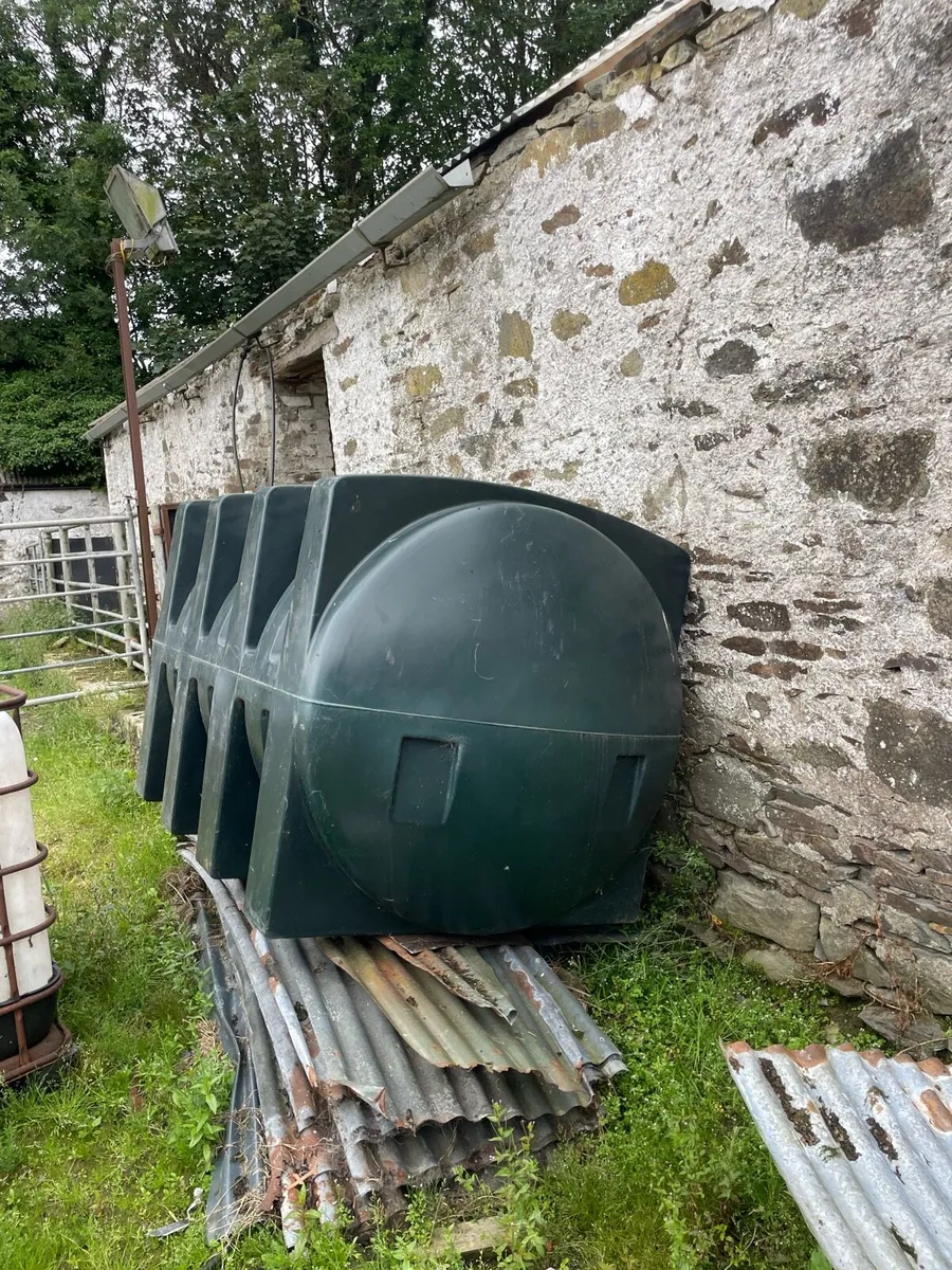 Oil tank - Image 1