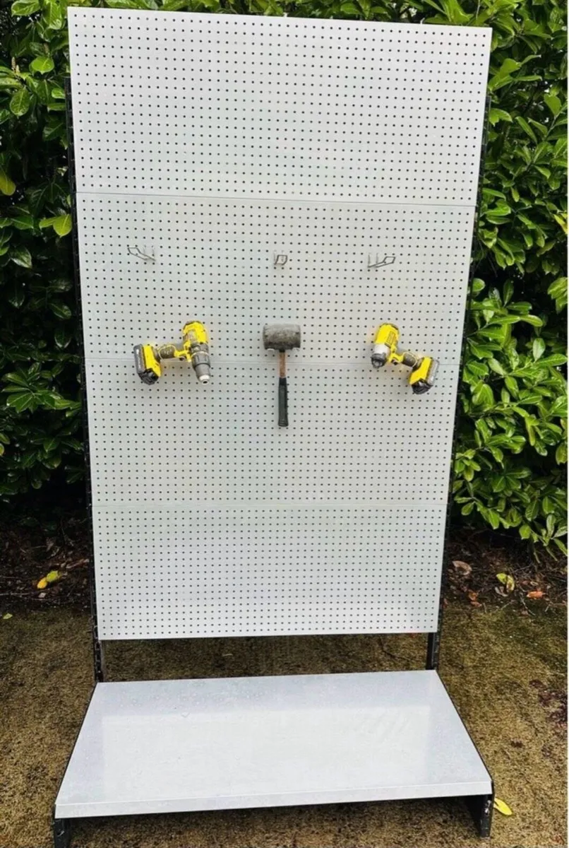 XL TOOLS TIDY PEG BOARD DISPLAY WITH 50 HOOKS - Image 1