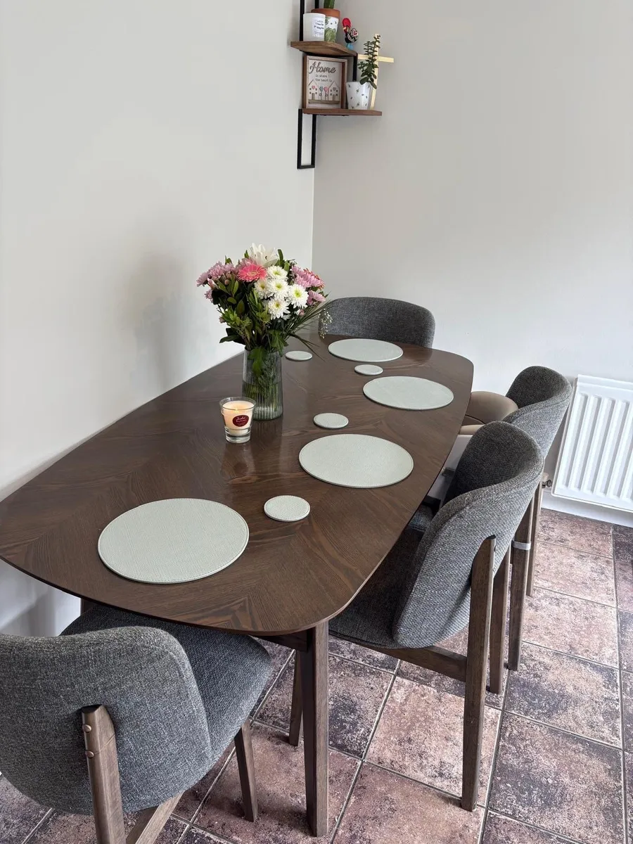 Dinner table plus 4 chairs. - Image 2