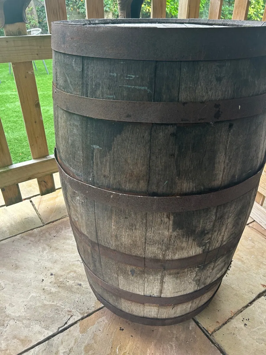Oak barrels - Image 1