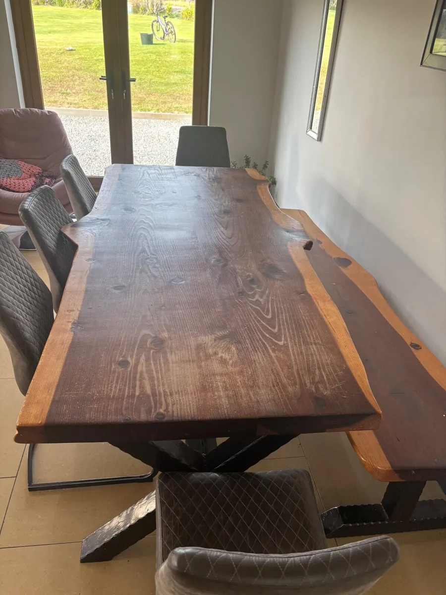 Table and chairs - Image 4