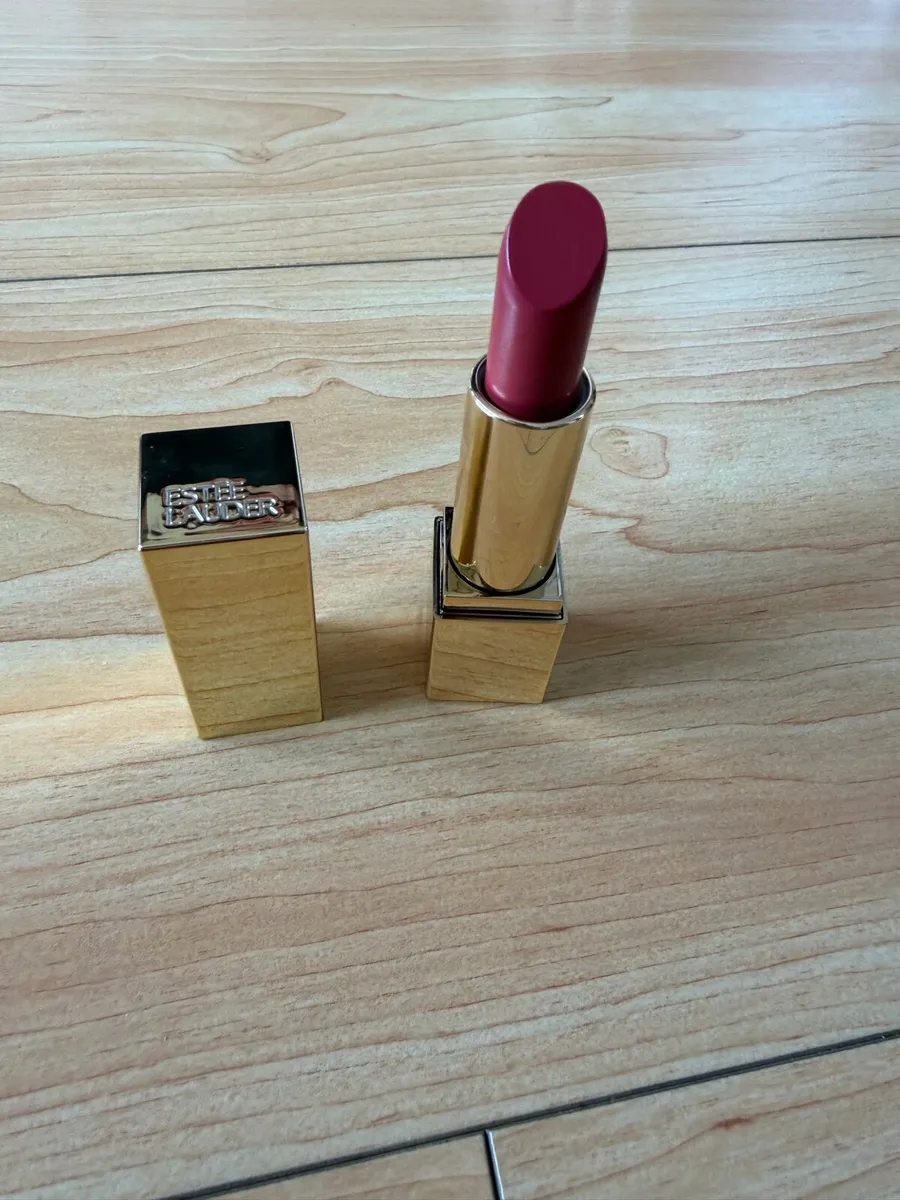 Estée Lauder Lipstick - Image 1