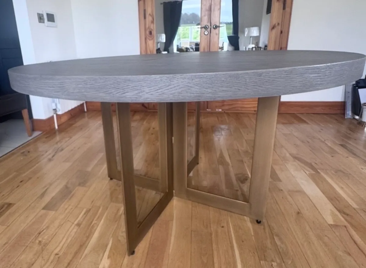 Mindy Browns Round table seats 6 comfortably - Image 3