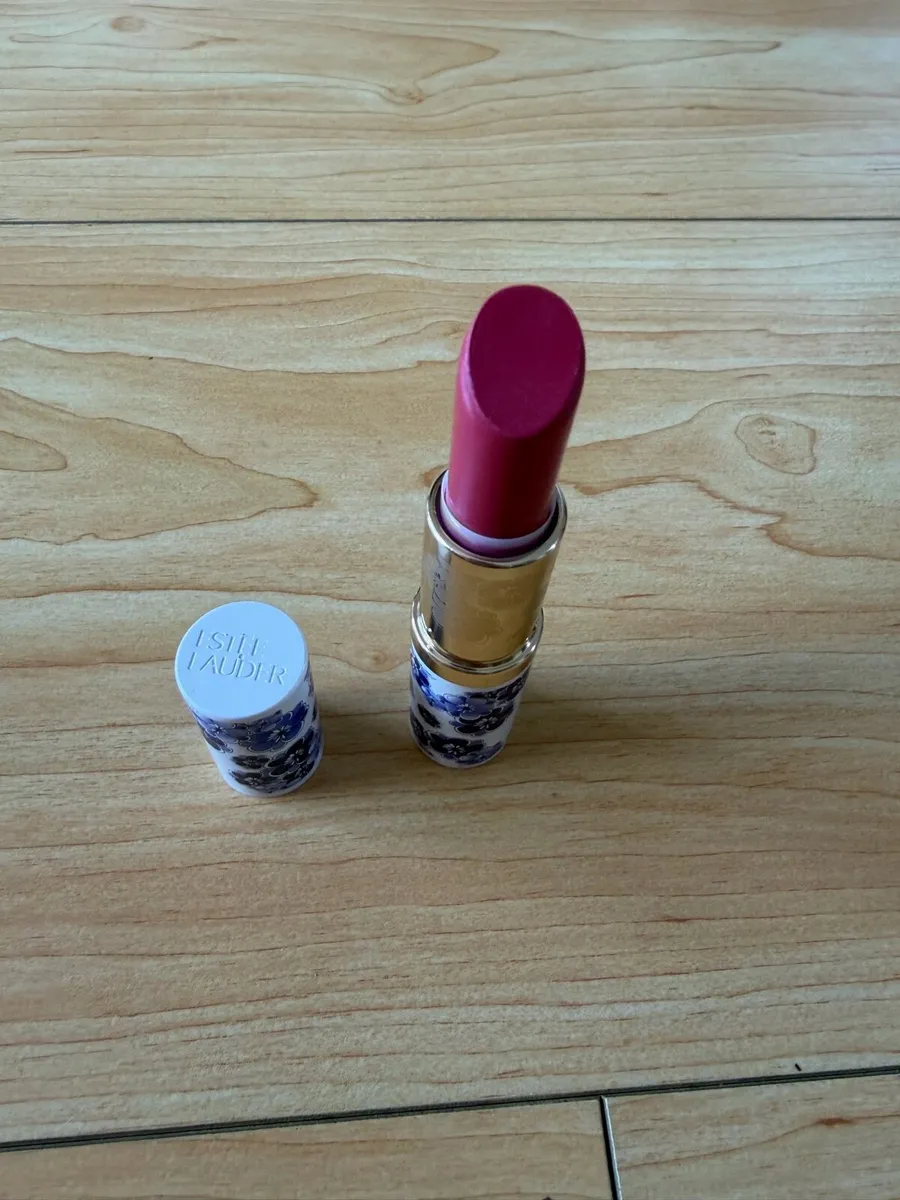 Estée Lauder Lipstick - Image 1