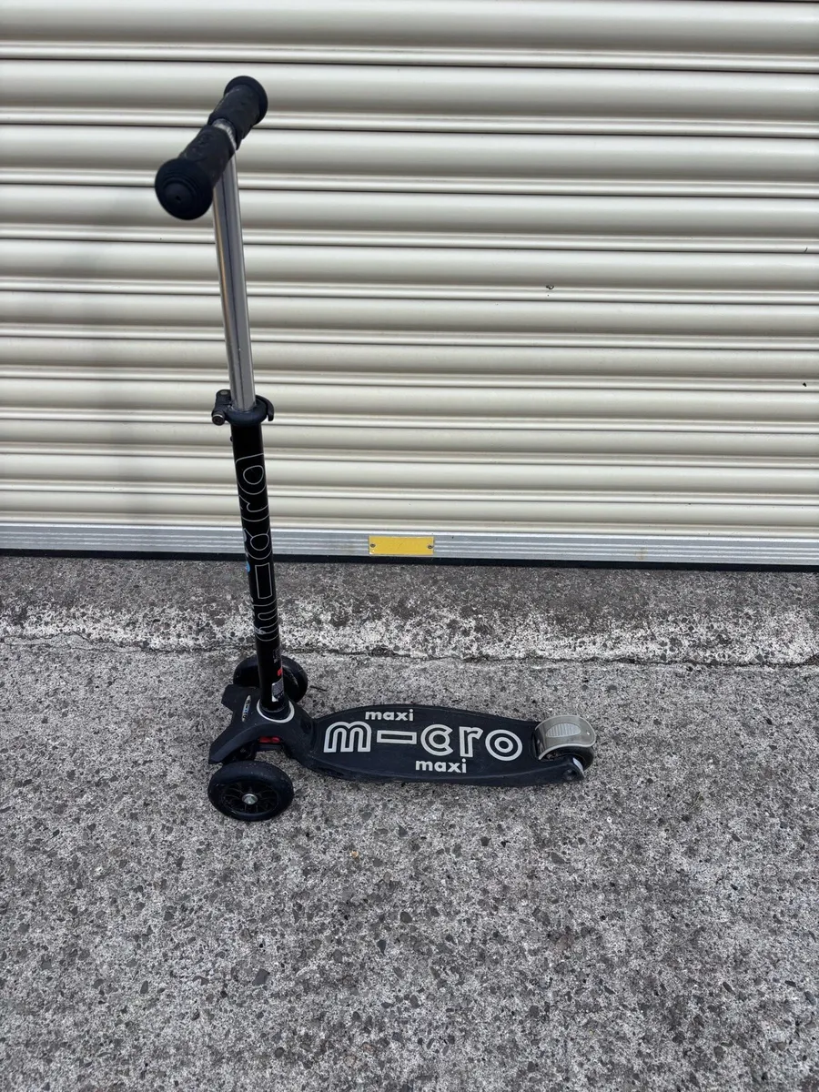 Maxi Micro Deluxe Scooter - Image 3