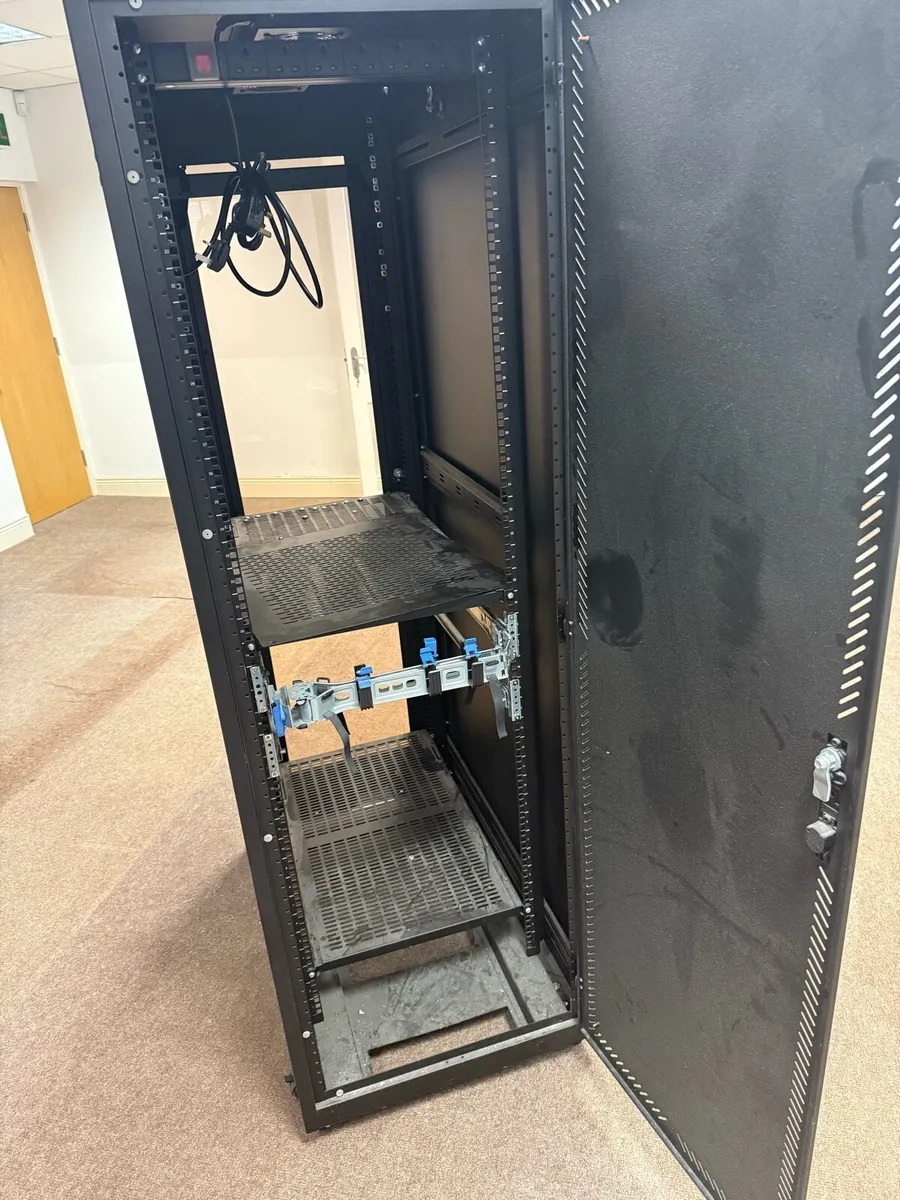 42U Floorstanding Server Cabinet – 600x1000mm - Image 3