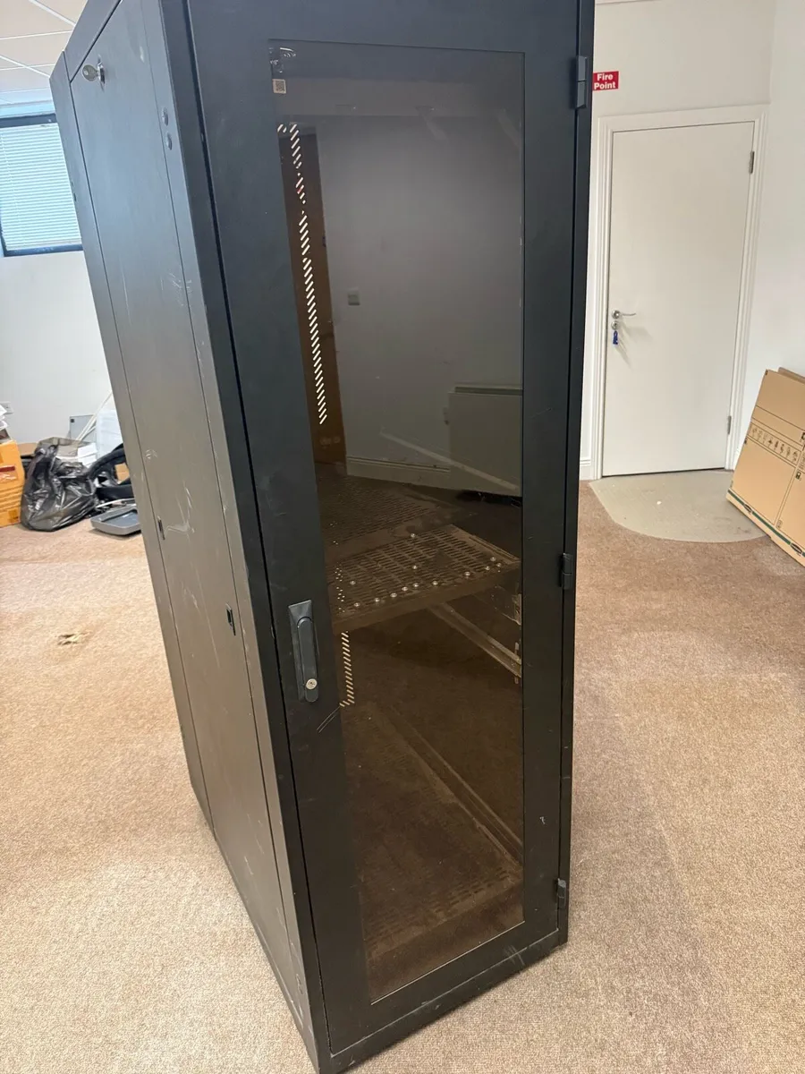 42U Floorstanding Server Cabinet – 600x1000mm - Image 1