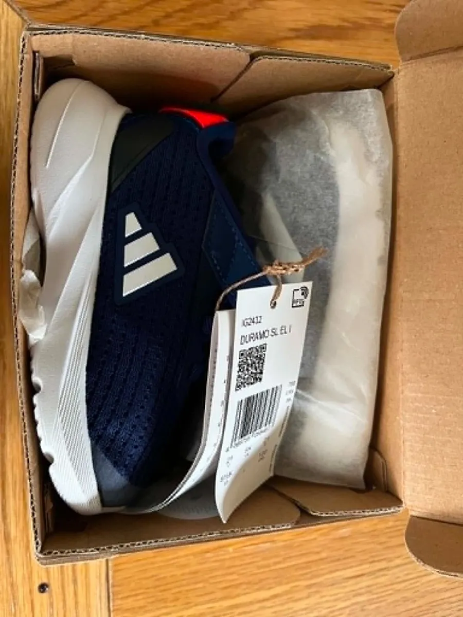 Adidas toddler runners size 5 UK - Image 4
