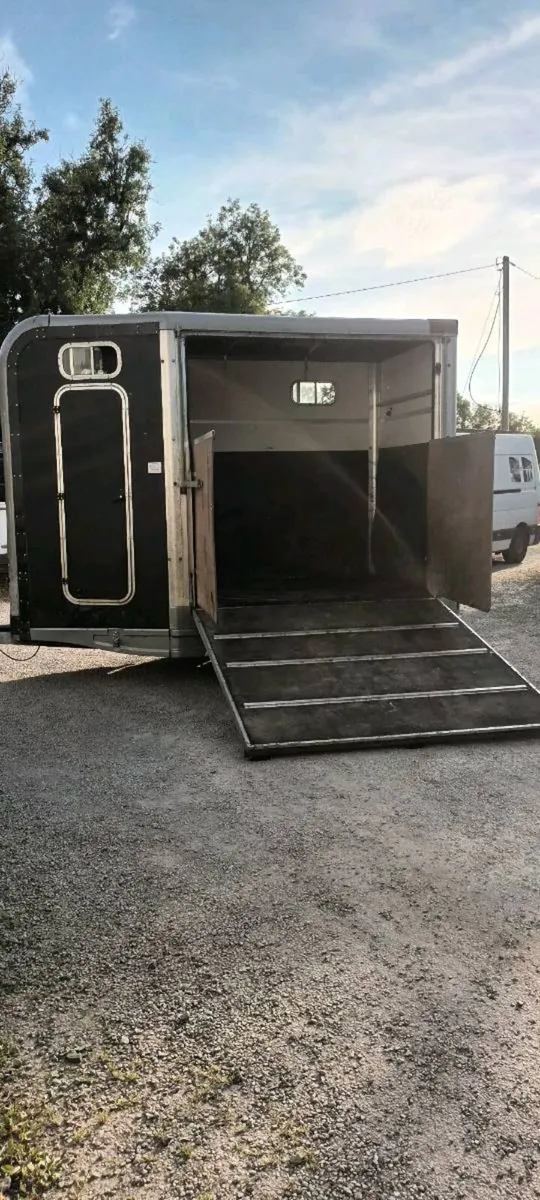 Horse box - Image 2