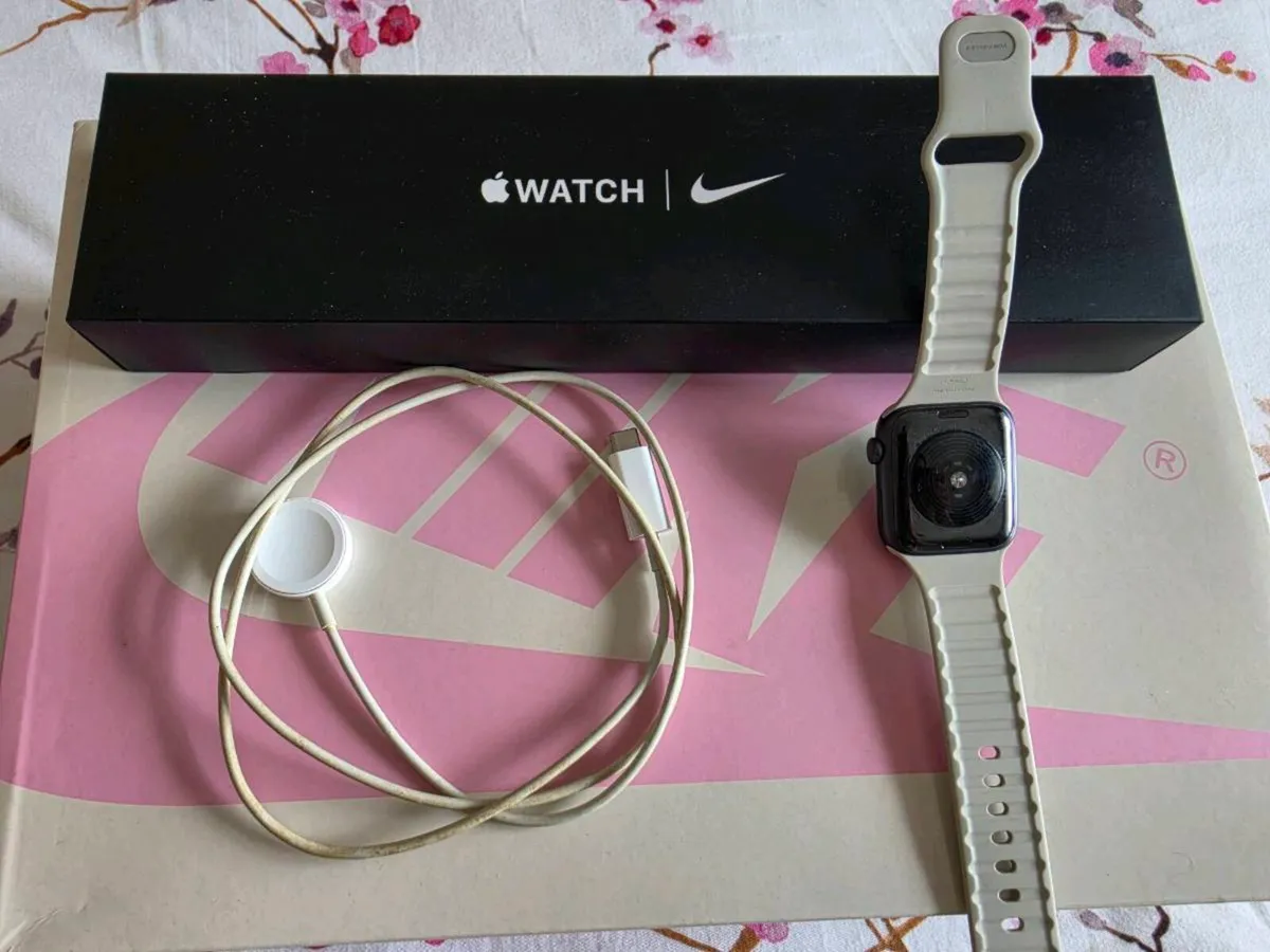 Apple watch - Image 2