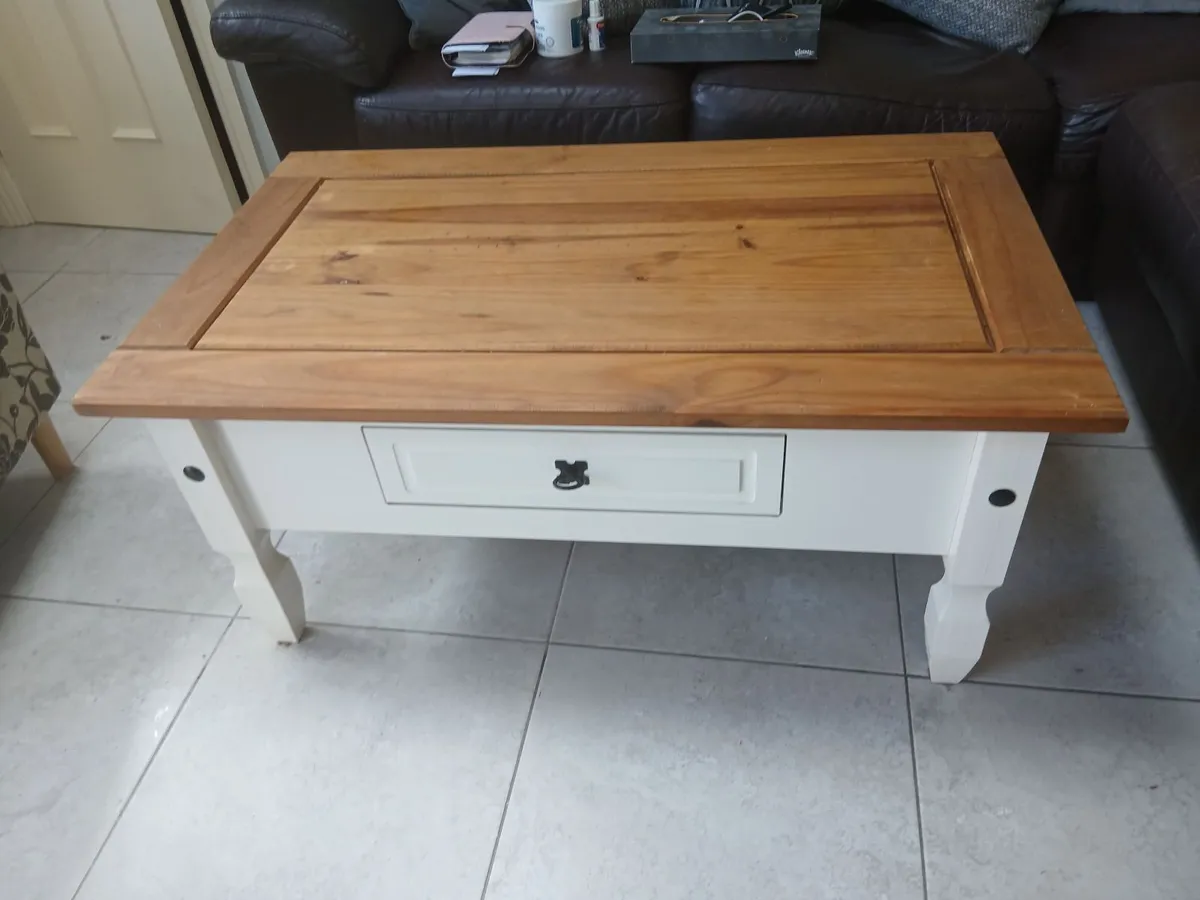 Country style coffee table with drawer. - Image 2