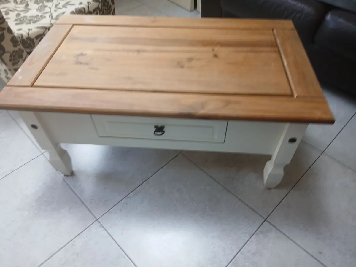 Country style coffee table with drawer. - Image 1