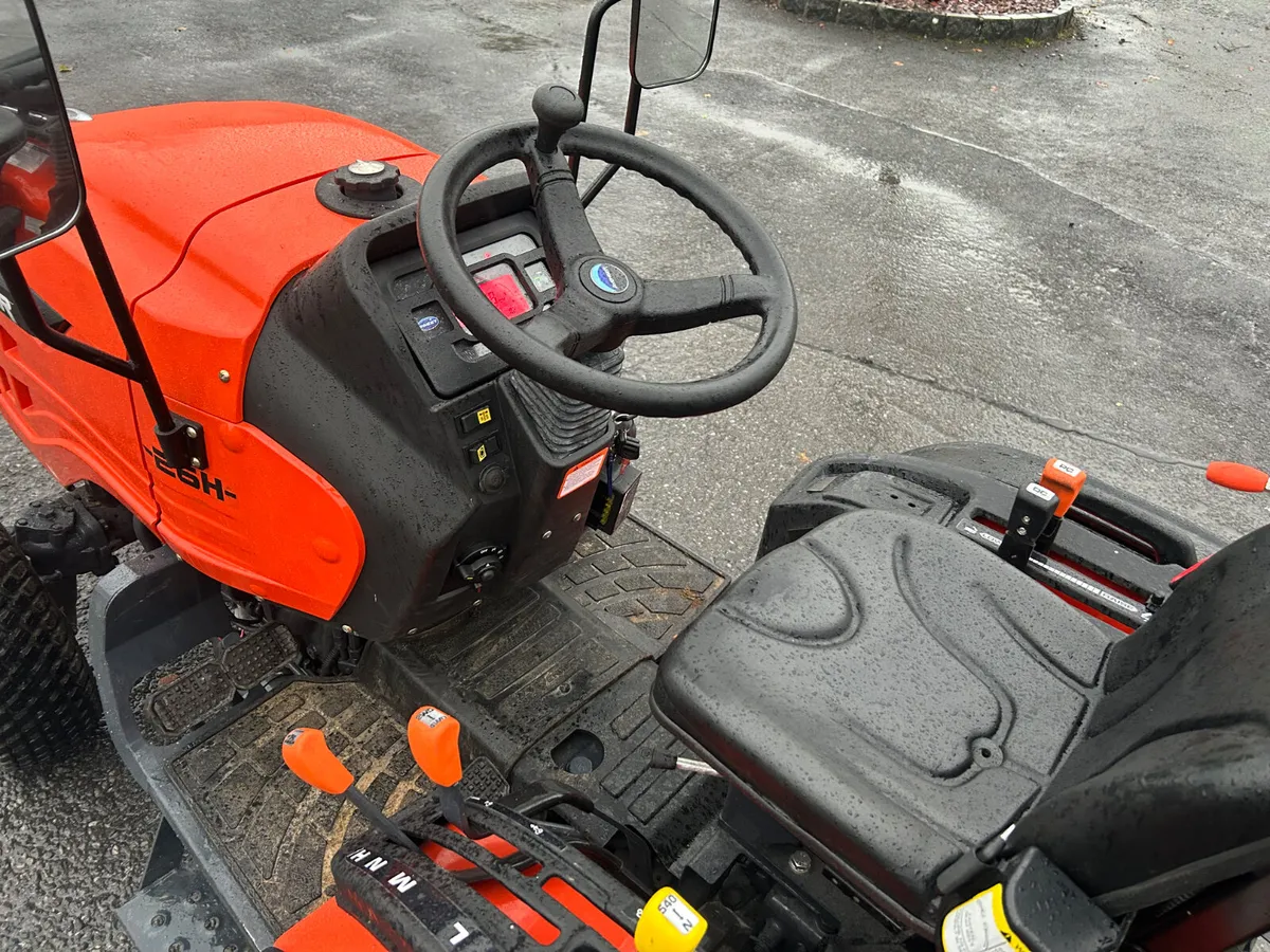 New Avenger 26 HST Compact Tractor - Image 2