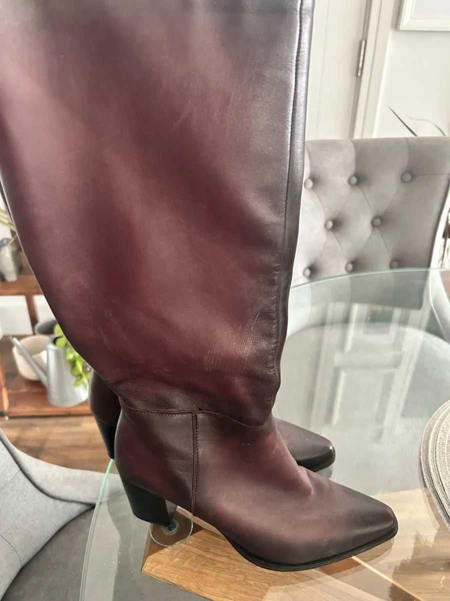 Brown cowboy boots-wide calf- excellent condition - Image 1