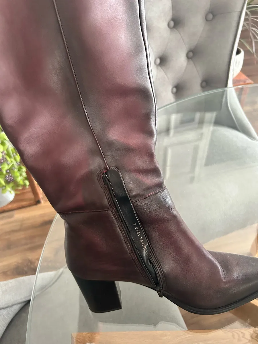 Brown cowboy boots-wide calf- excellent condition - Image 3