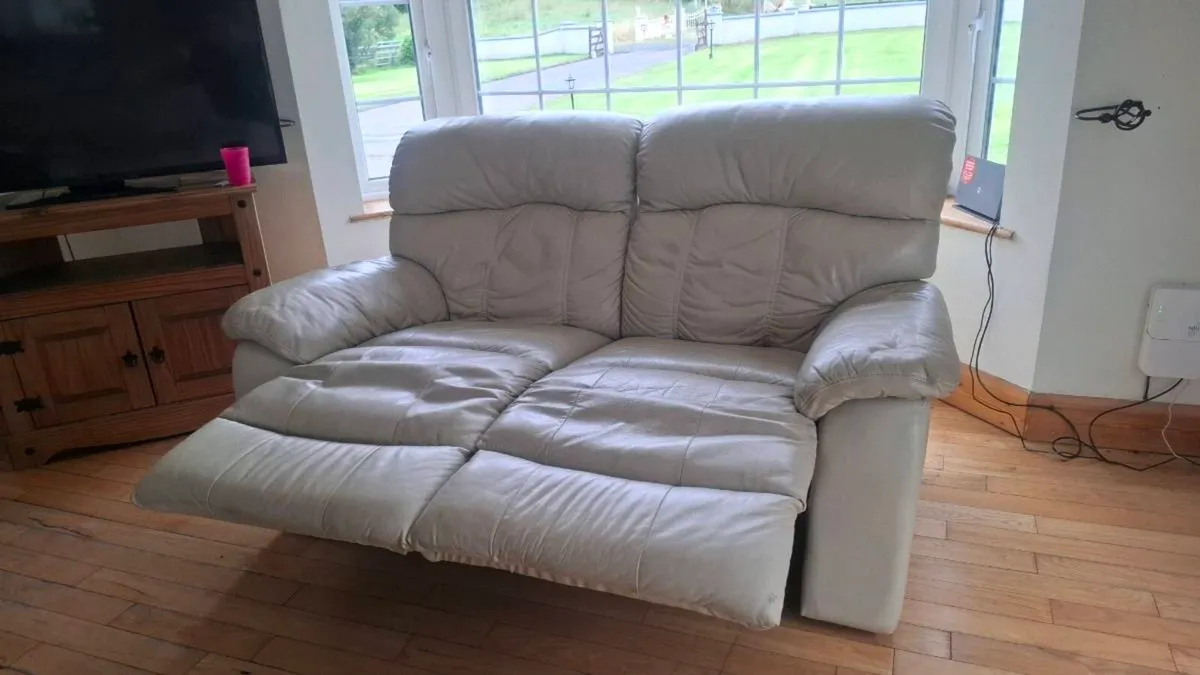 Cream Leather 2 and 3 seat recliner couch - Image 3