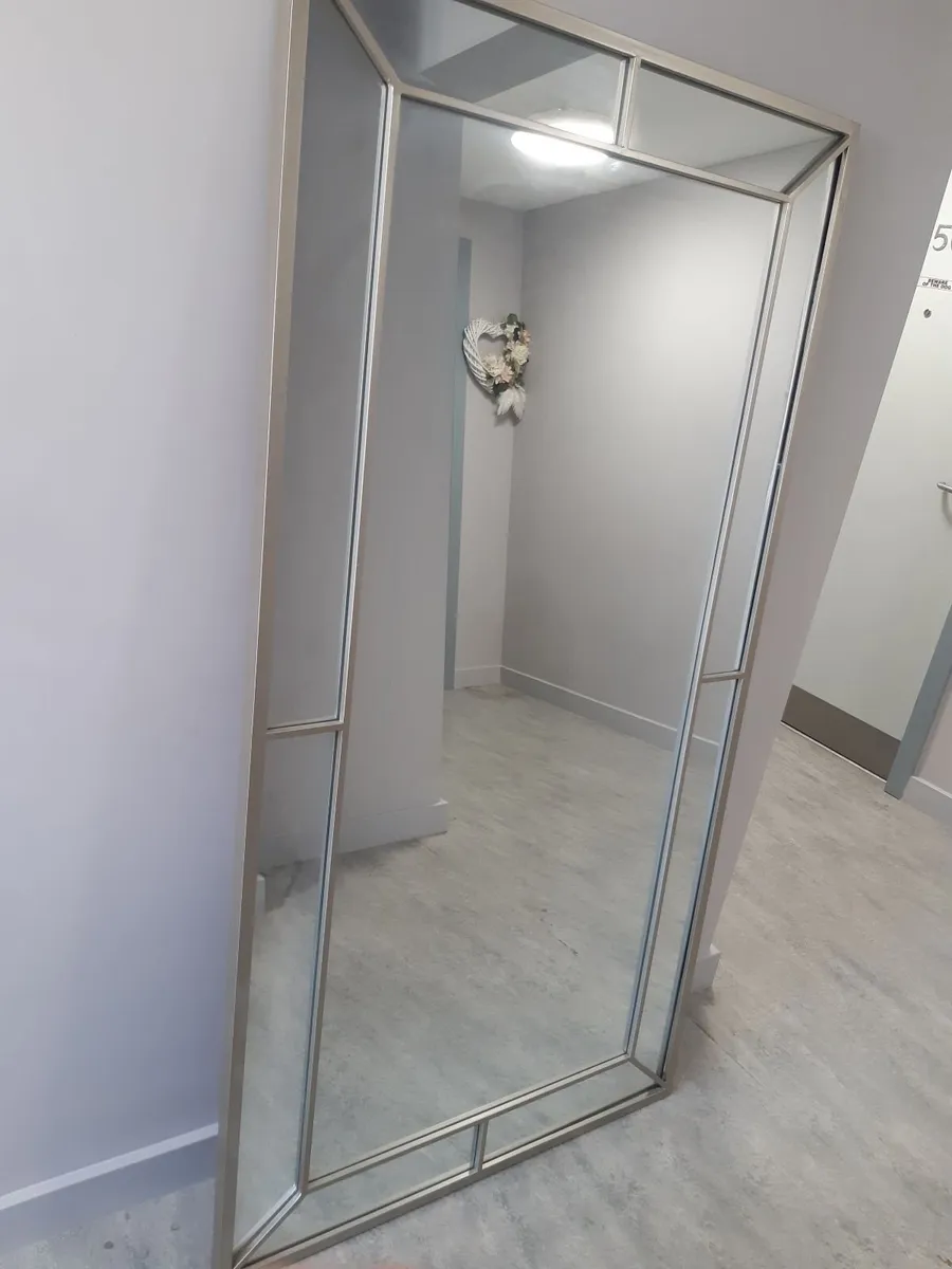 Leaner Mirror Champagne - Image 1
