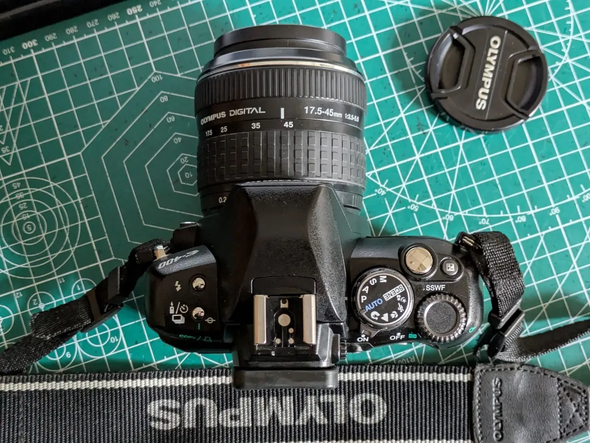 Olympus E-400 Kodak CCD sensor DSLR camera - Image 3