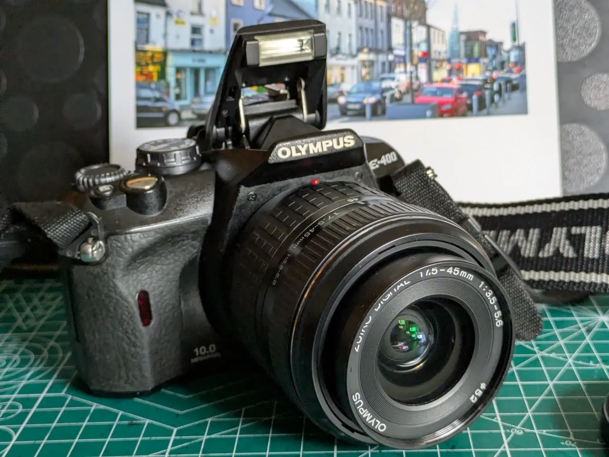 Olympus E-400 Kodak CCD sensor DSLR camera - Image 1
