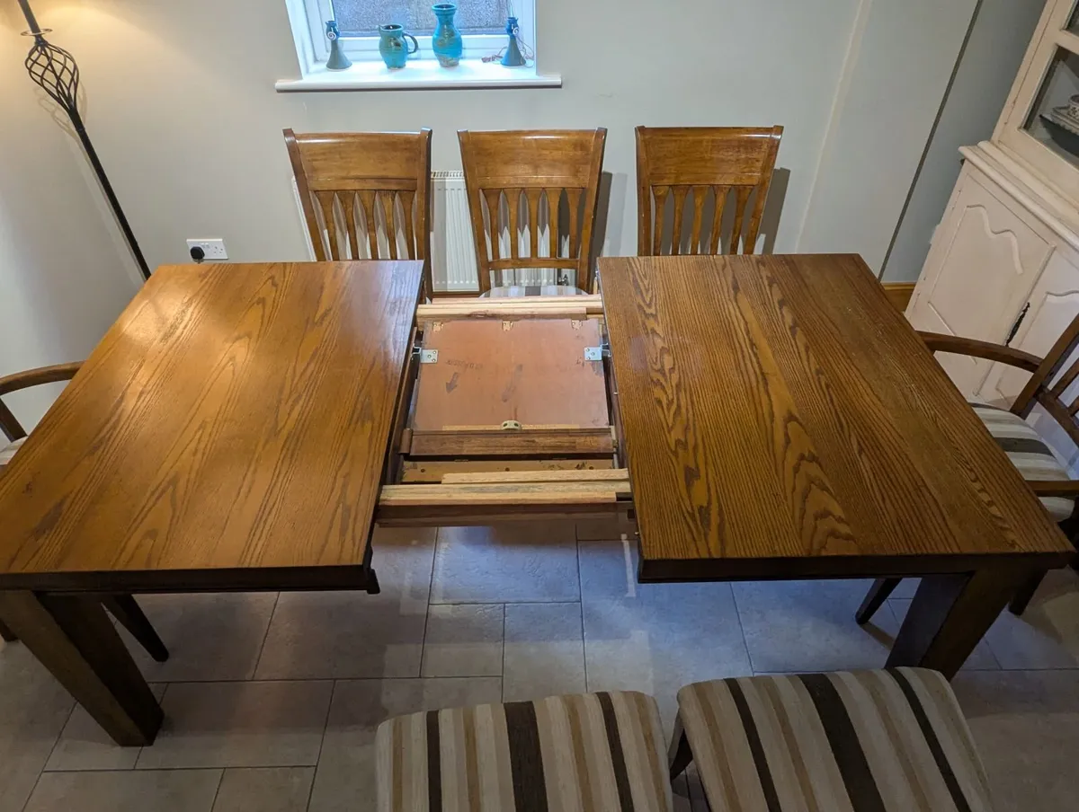 Kitchen / Dining room table and chairs - Image 2