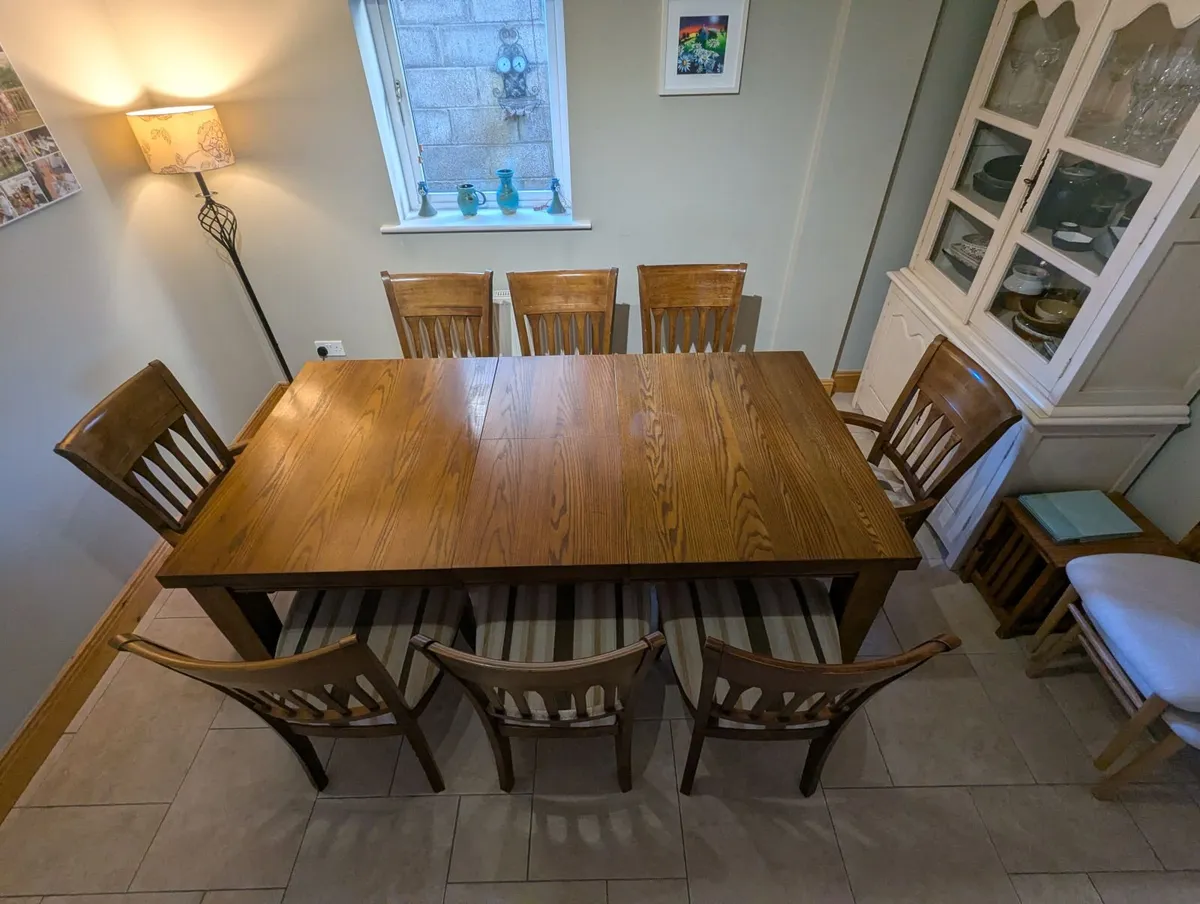 Kitchen / Dining room table and chairs - Image 4