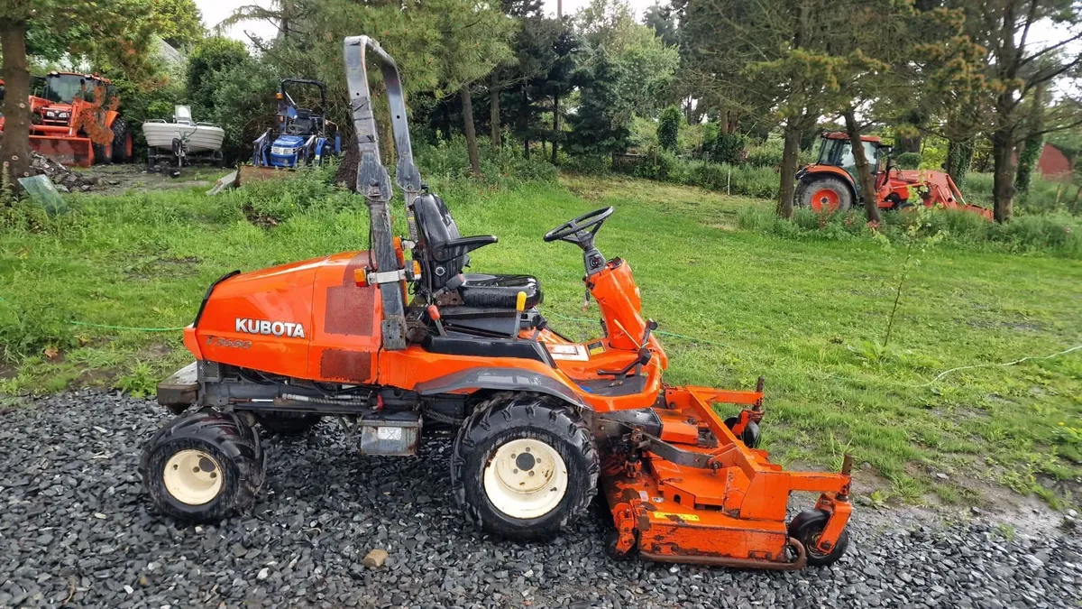 Kubota F3680 ride on mower lawnmower - Image 2