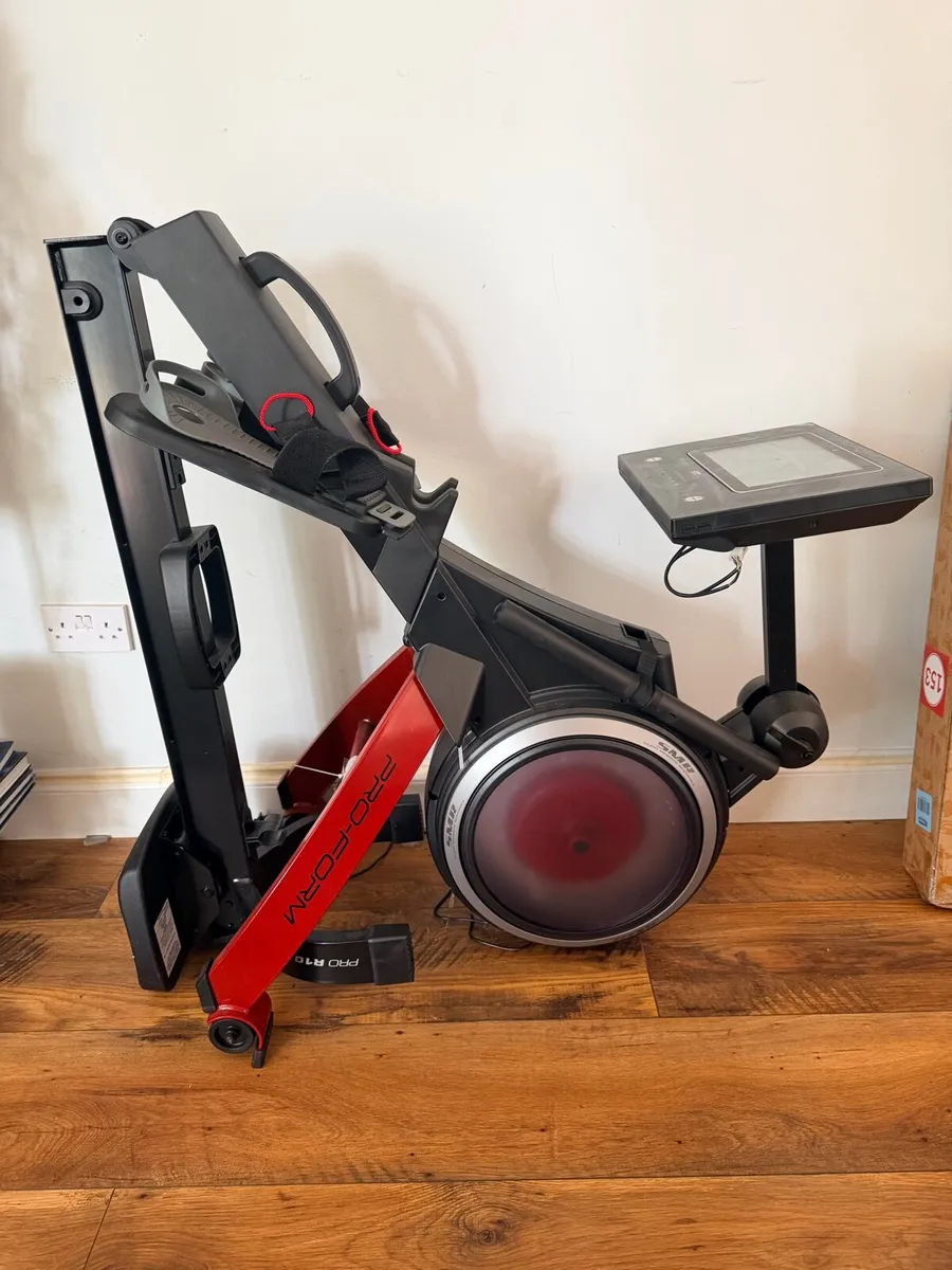 Rowing machine - Image 1