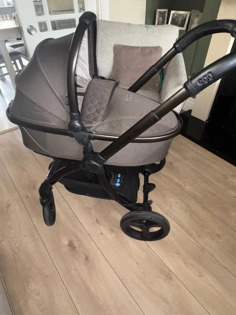 Egg 3 stroller and pram in chocolate - Image 3