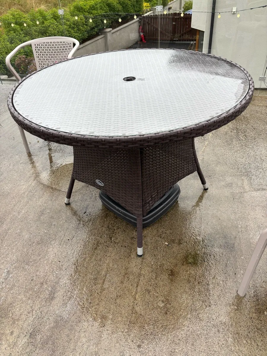 Garden table - Image 1