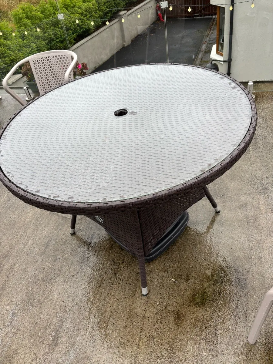 Garden table - Image 2