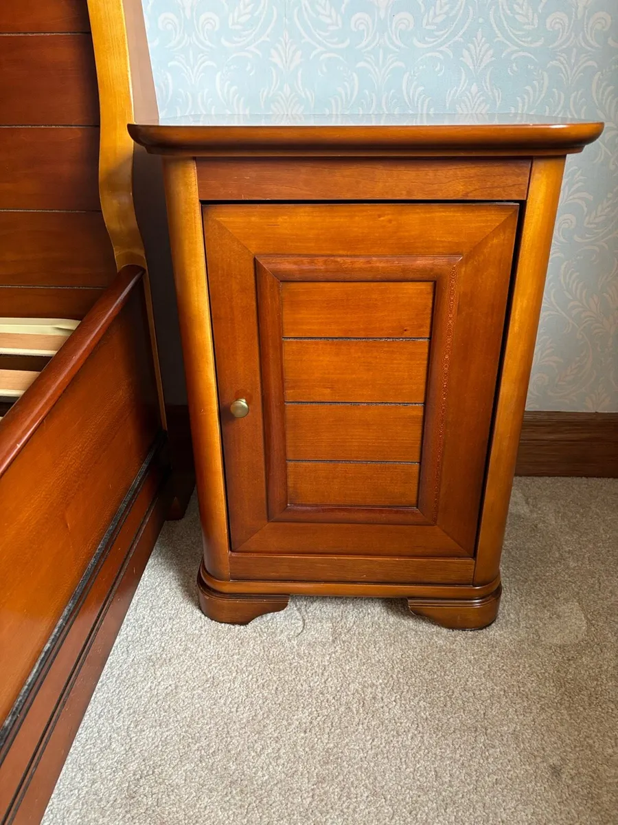 Cherry wood bed, lockers and dressers - Image 3