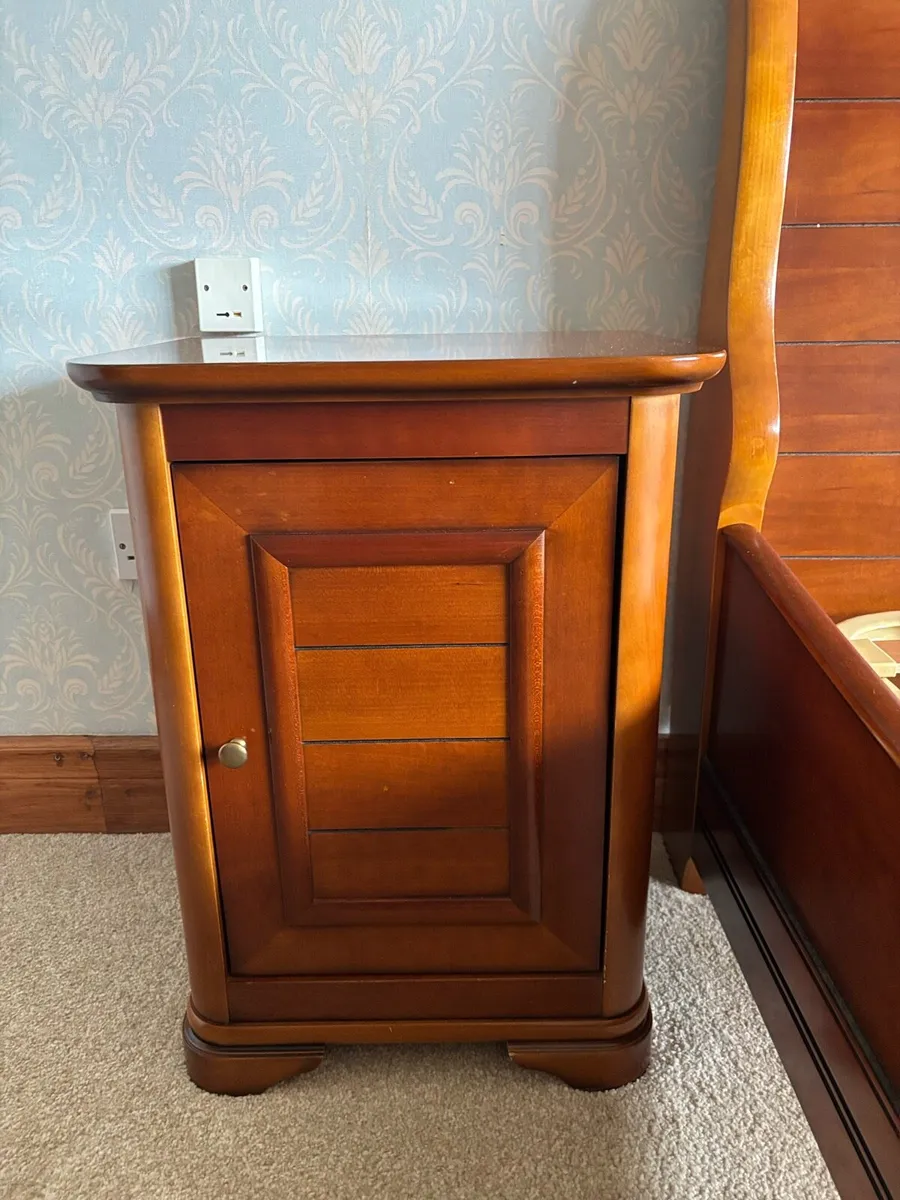 Cherry wood bed, lockers and dressers - Image 4