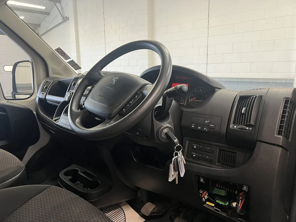 2020 Peugeot Boxer Luton Low Loader Van - Image 4