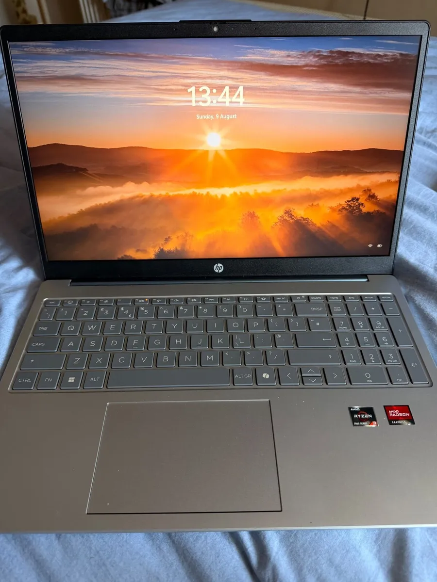 laptop - Image 3