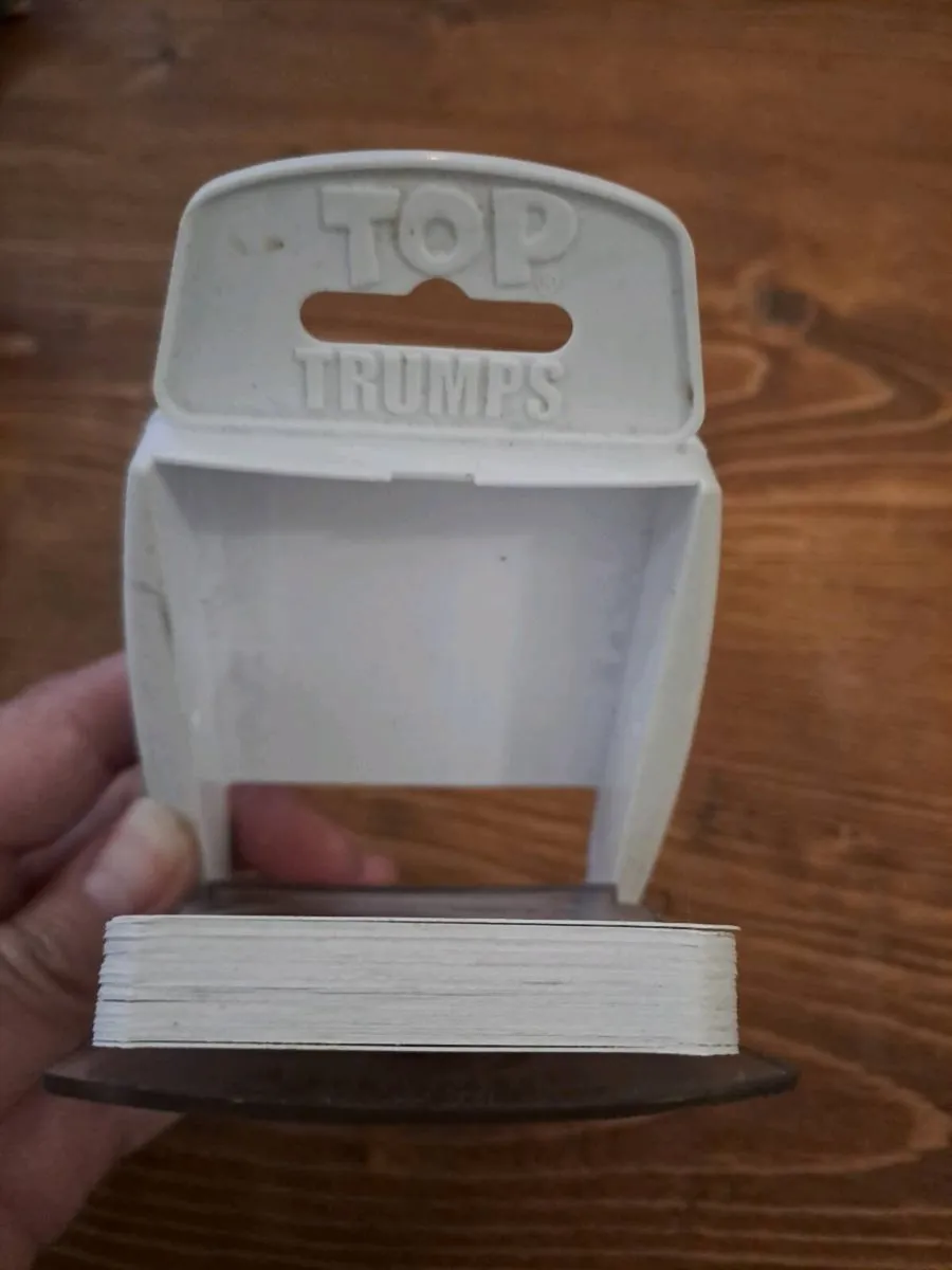 Top Trumps The Dog – Artist Collection - Image 3