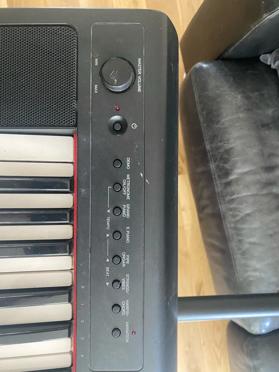 Yamaha electronic keyboard NP-12 - Image 2
