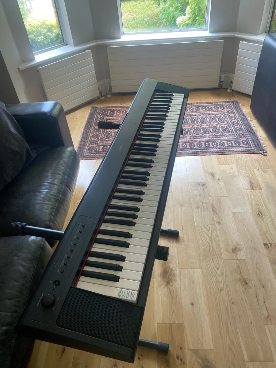 Yamaha electronic keyboard NP-12 - Image 4