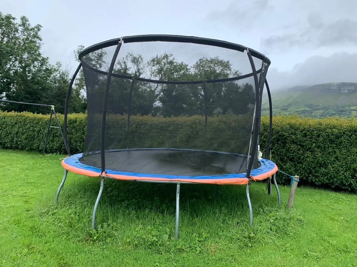 13 foot Trampoline and Enclosure - Image 3