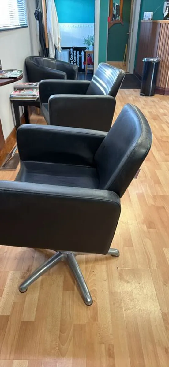 Hair salon chair - Image 1
