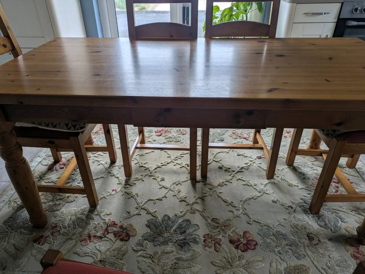 Kitchen table and chairs - Image 3