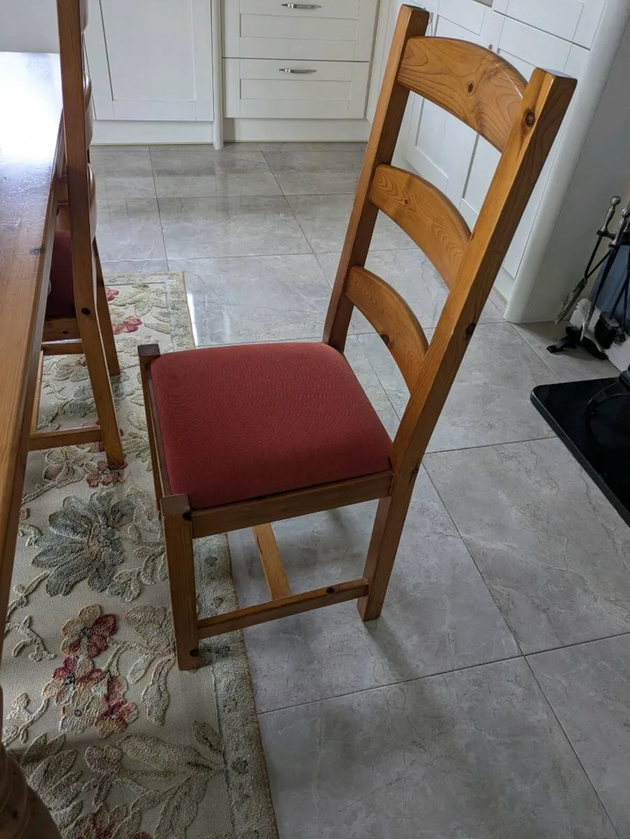 Kitchen table and chairs - Image 2