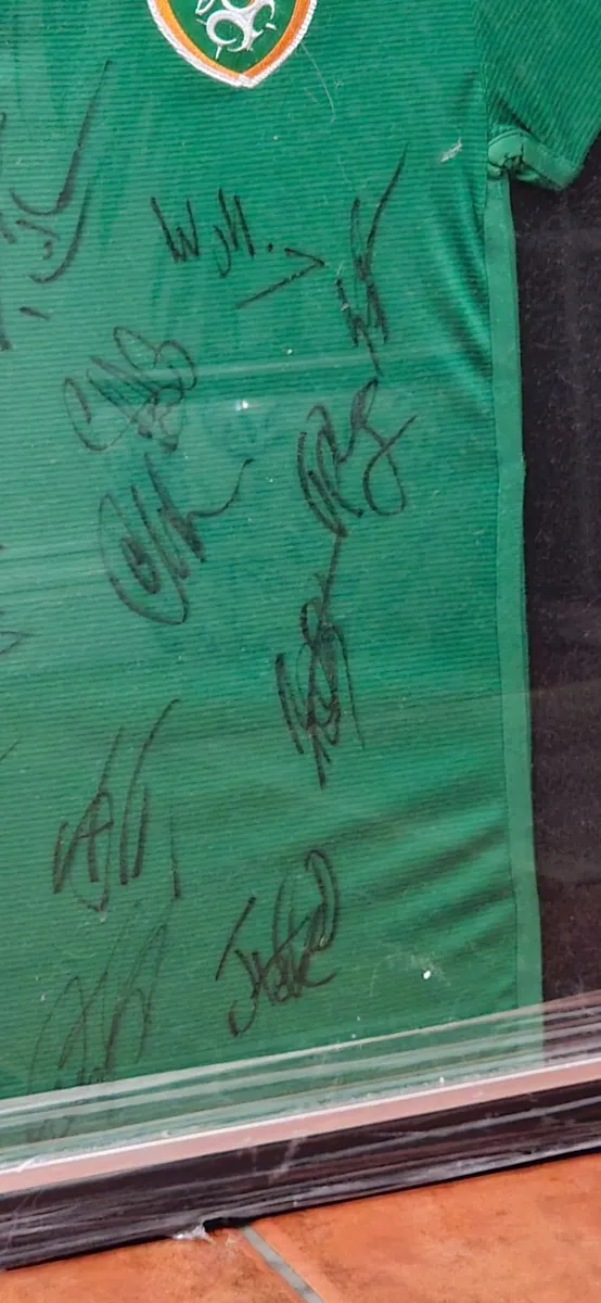 Signed Framed Ireland Euro 2016 Shirt - Image 4