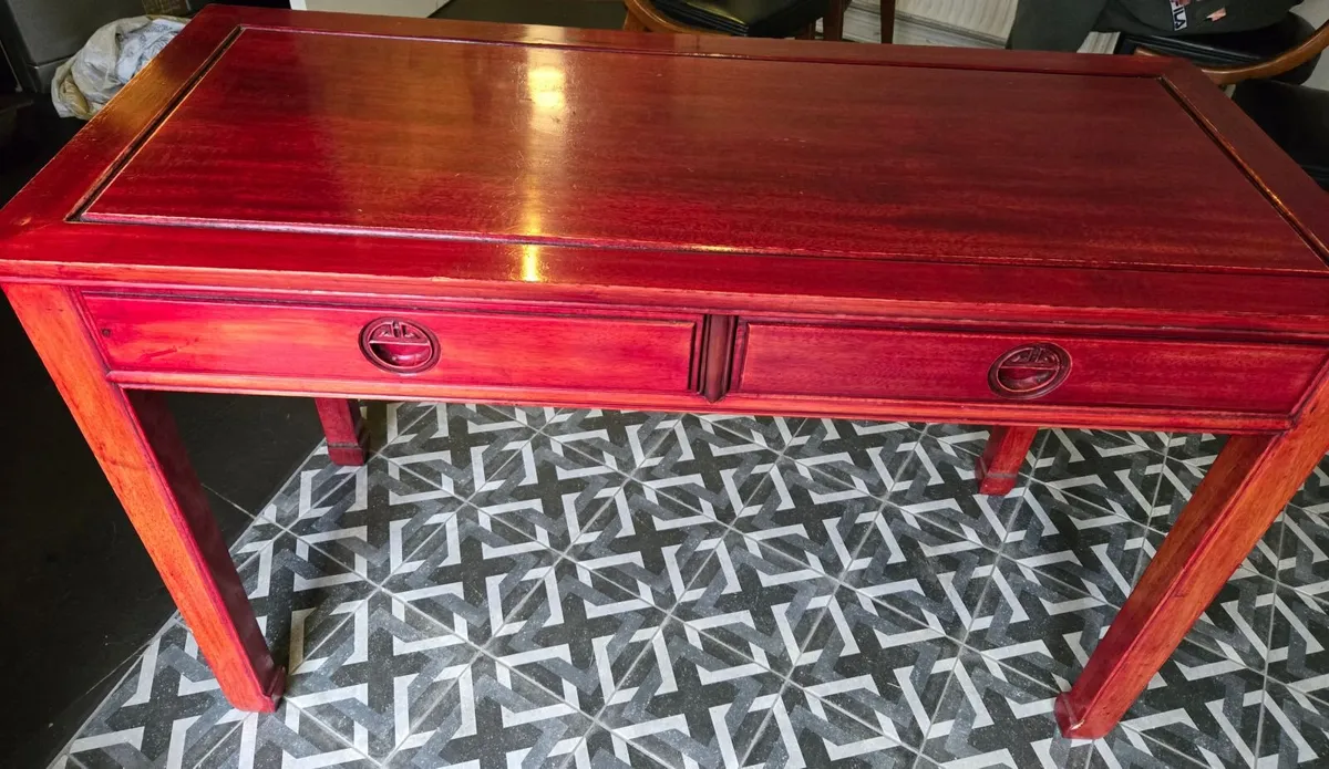 Dining room table - Image 1