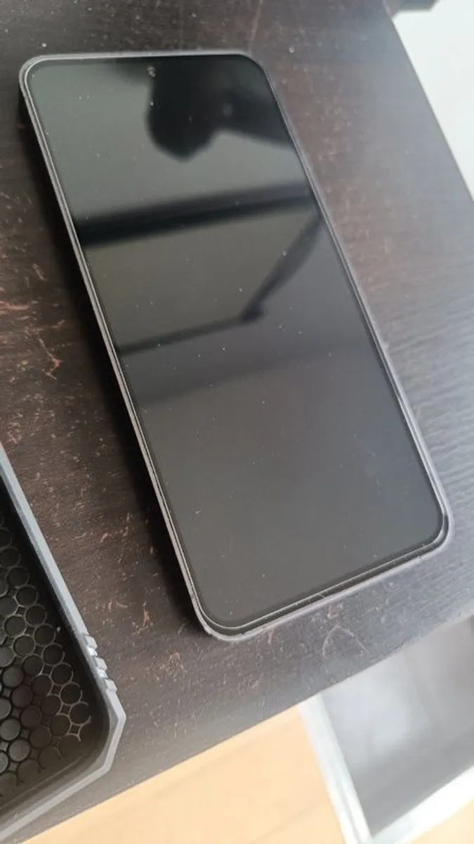 Samsung Galaxy S24 FE 5G, 128GB ,Black ,Like New - Image 4