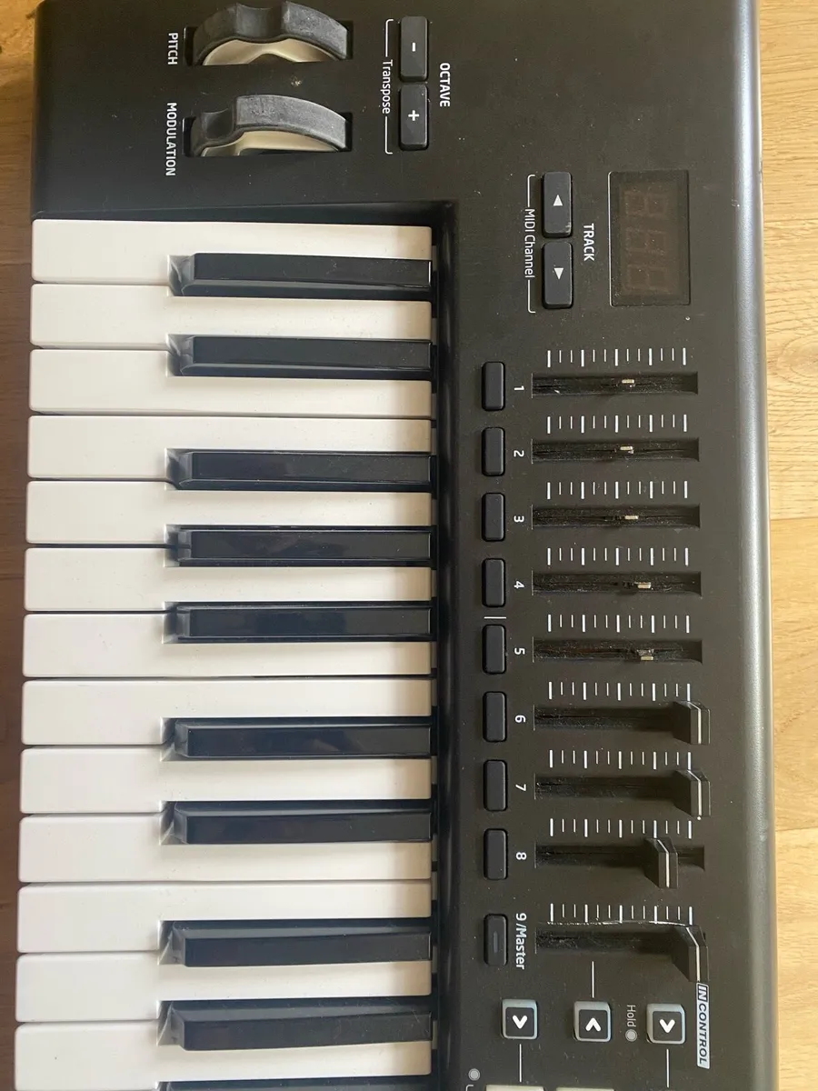 Novation LaunchKey 49 MK4 Synthesiser - Image 2