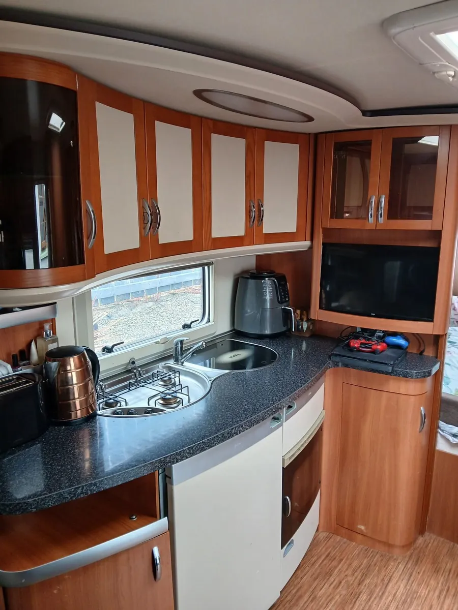 Touring Caravan - Image 4