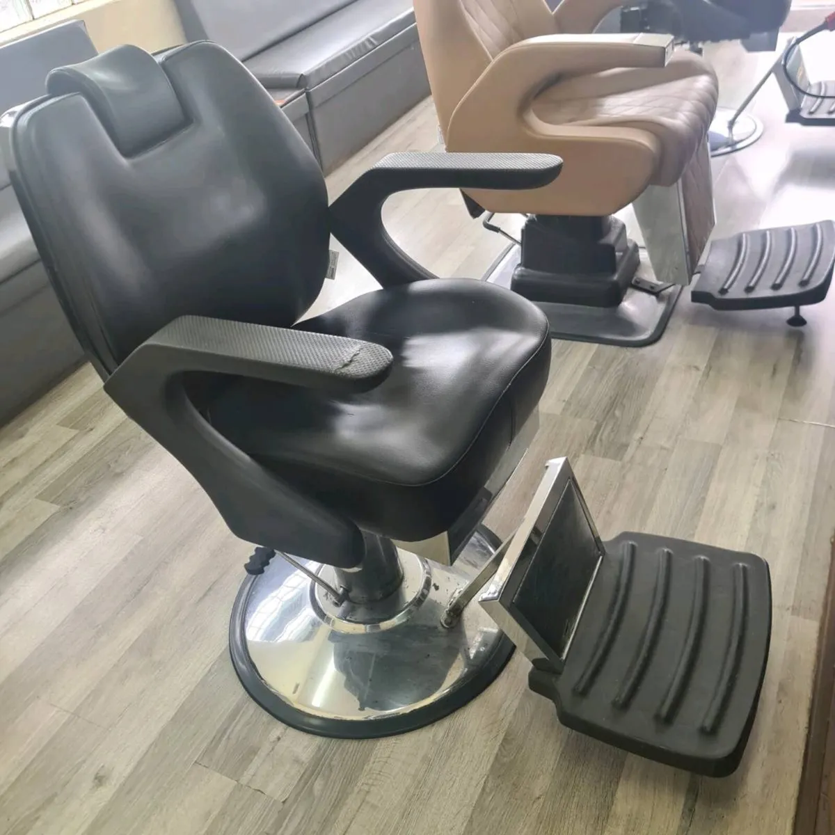 Barber Chair - Image 2