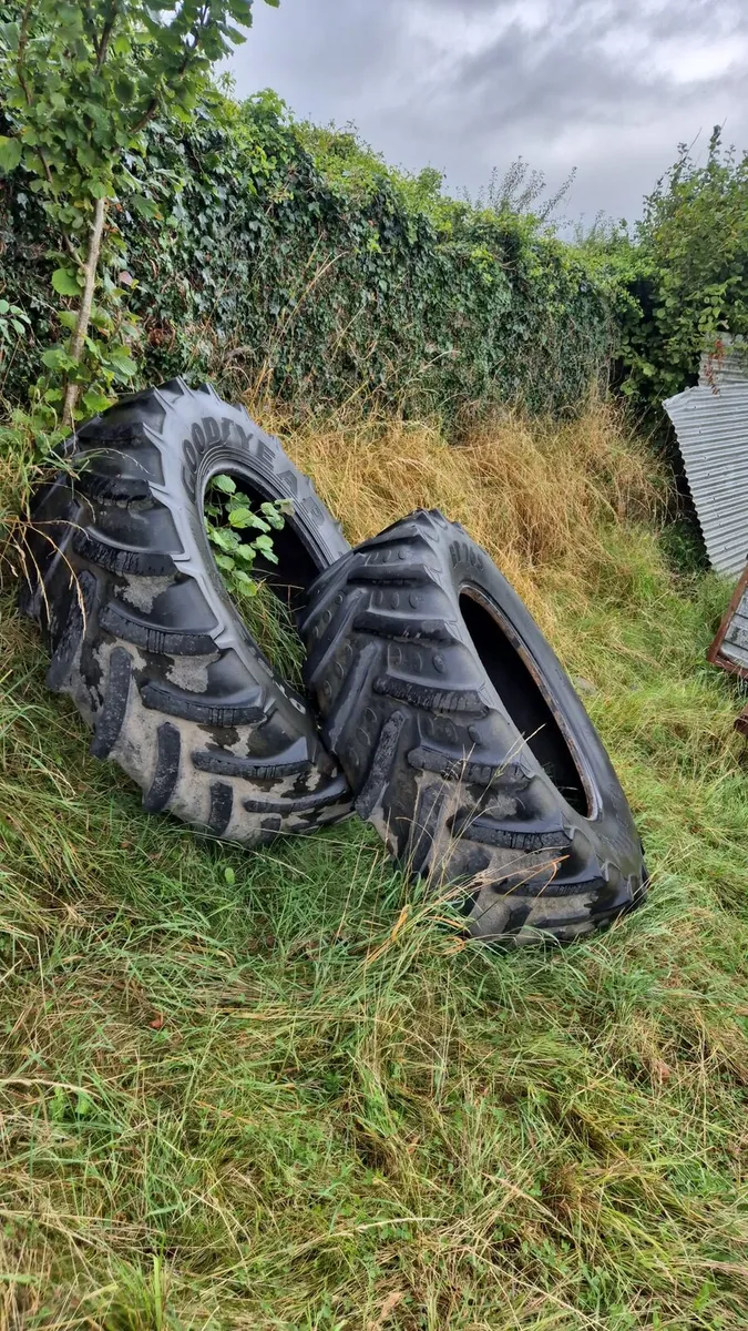 2 tyres 40% - Image 1
